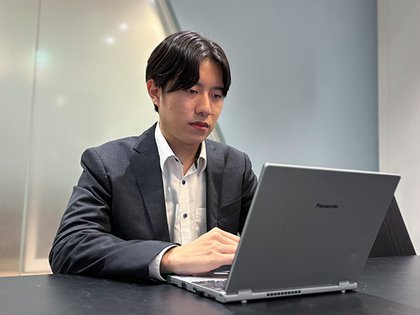 社員インタビュー　営業職　平山 貴善さん